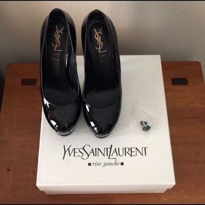 Yves Saint Laurent Tribute Pumps